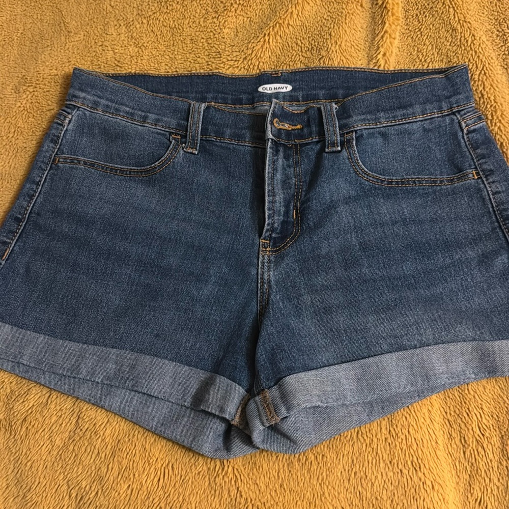 Old Navy Women’s Size 6 Denim Shorts.